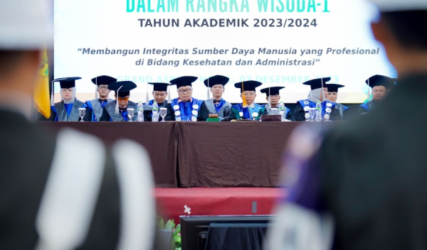 Wisuda Pertama Universitas Bandung Luluskan 296 Mahasiswa